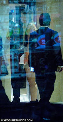 379EF37600000578-3761094-image-a-99_1472285872997