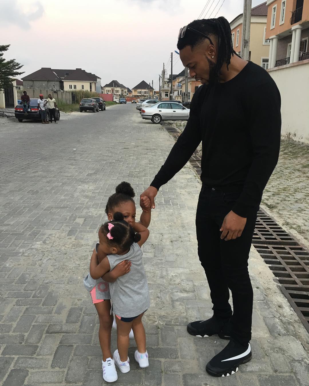 Flavour and his two daughters